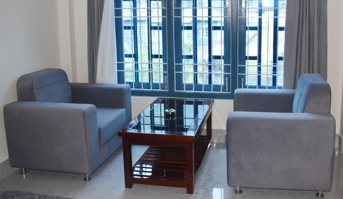 Deluxe Room sofa seating area